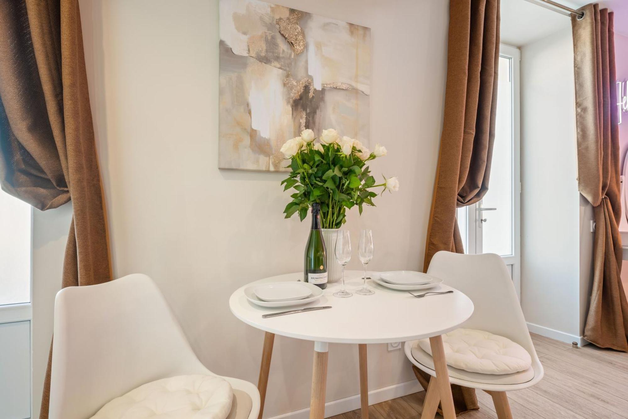 Nice Renting - Love Room Massena - Luxe Room - Jacuzzi - Terrace - King Bed - Ac Luaran gambar