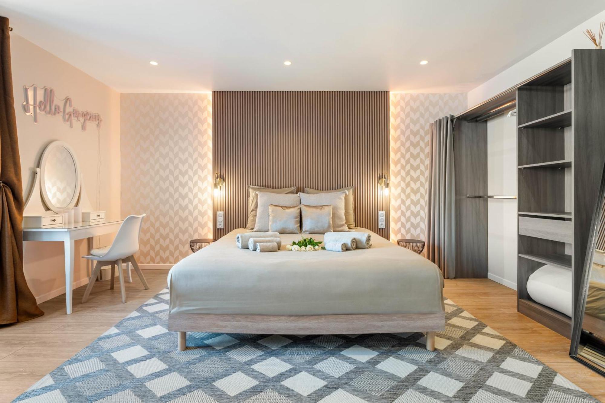 Nice Renting - Love Room Massena - Luxe Room - Jacuzzi - Terrace - King Bed - Ac Luaran gambar